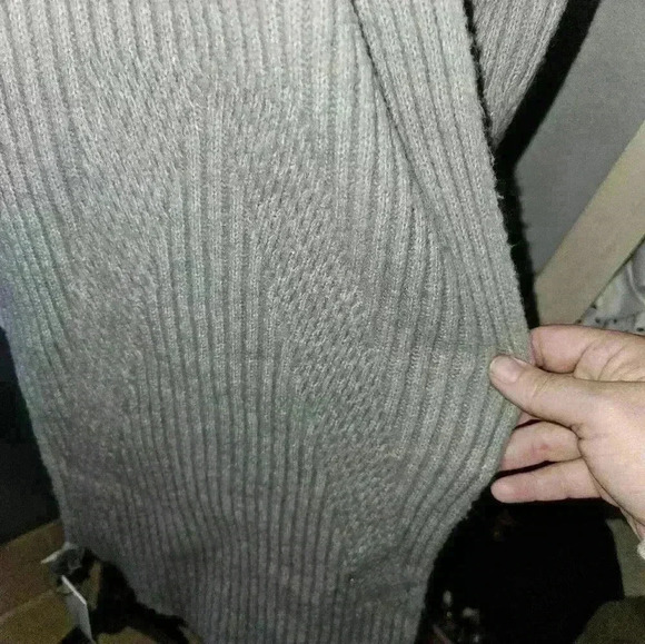 Calvin Klein Grey 85x12 inch Scarf NWT - Picture 4 of 10